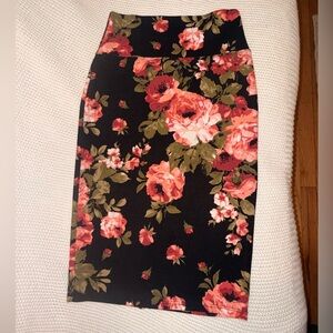 Chic Floral Pencil Skirt in Black and Pink